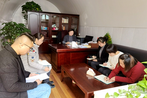 十九届五中全会照片_副本.jpg