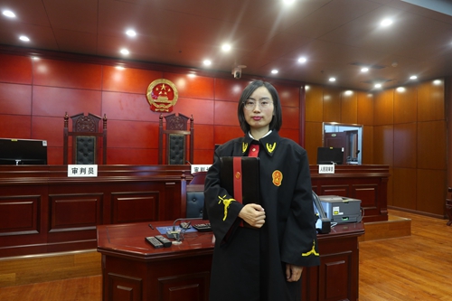 李佳悦.jpg